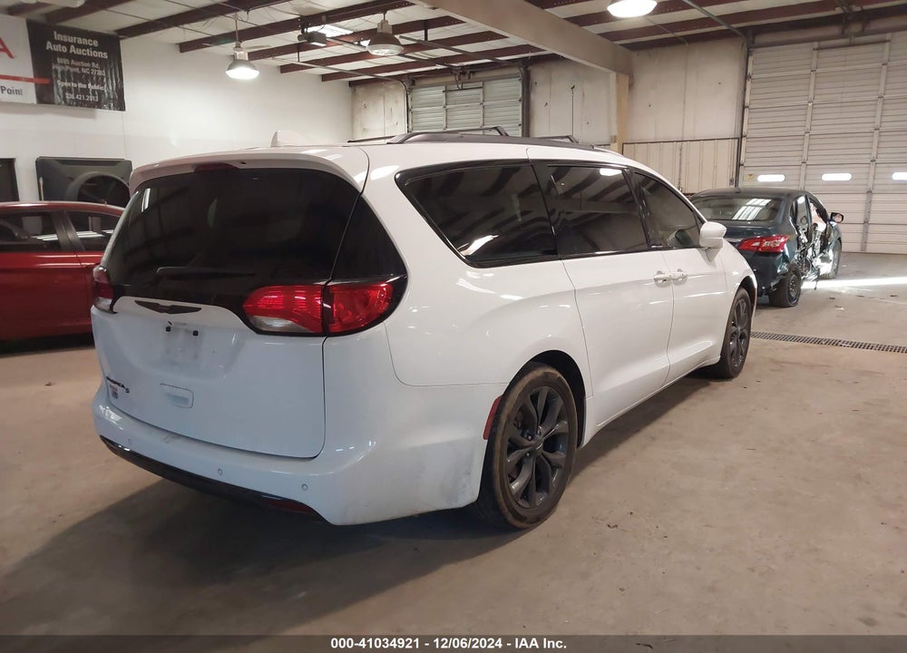 2020 CHRYSLER PACIFICA TOURING L VIN: 2C4RC1BGXLR232582