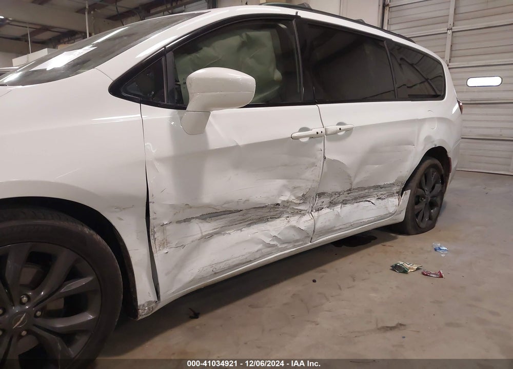 2020 CHRYSLER PACIFICA TOURING L VIN: 2C4RC1BGXLR232582