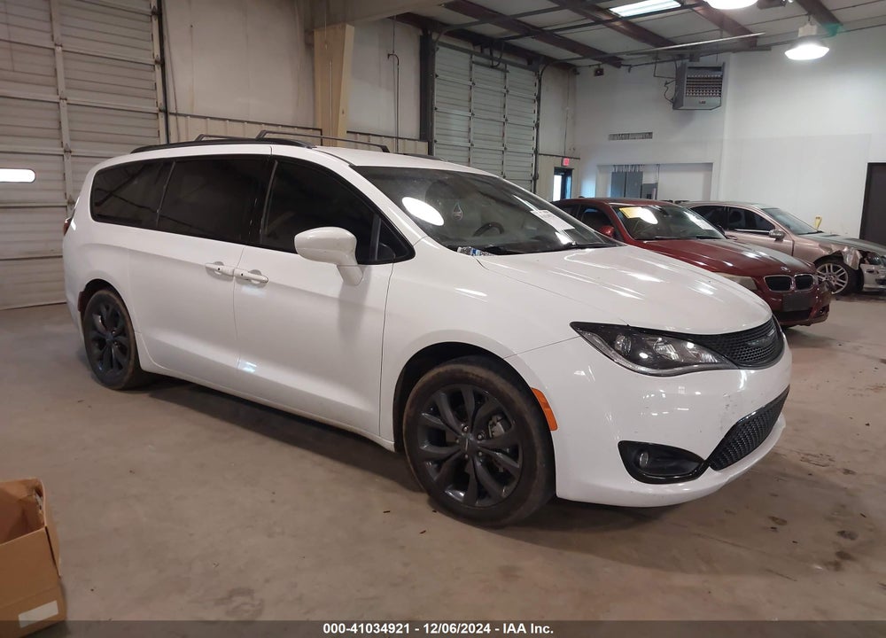2020 CHRYSLER PACIFICA TOURING L VIN: 2C4RC1BGXLR232582