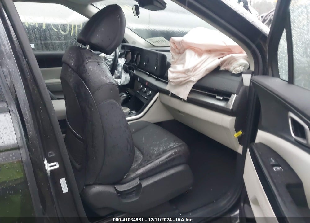 2024 KIA CARNIVAL MPV LX SEAT PACKAGE VIN: KNDNB4H33R6441718