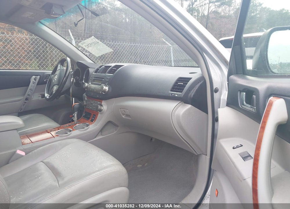 2010 TOYOTA HIGHLANDER LIMITED V6 VIN: JTEYK3EH9A2102945