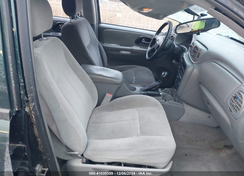 2005 CHEVROLET TRAILBLAZER LS VIN: 1GNDS13S852358562