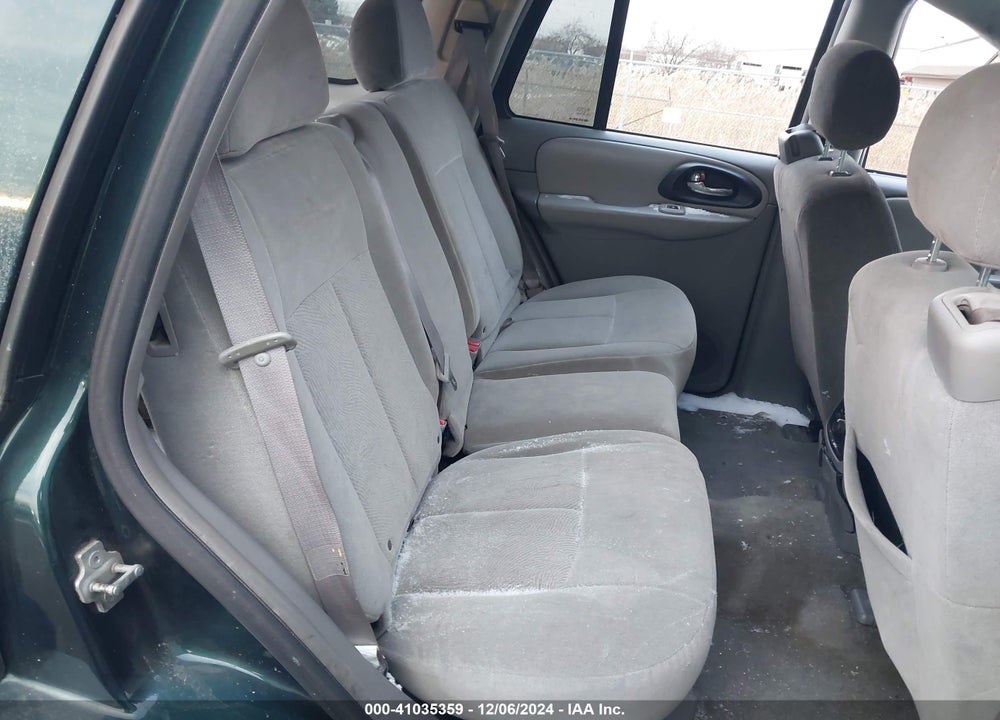 2005 CHEVROLET TRAILBLAZER LS VIN: 1GNDS13S852358562