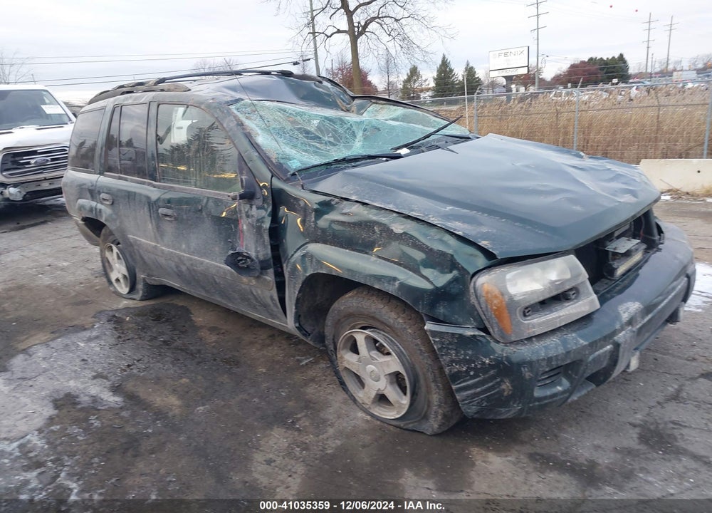 2005 CHEVROLET TRAILBLAZER LS VIN: 1GNDS13S852358562