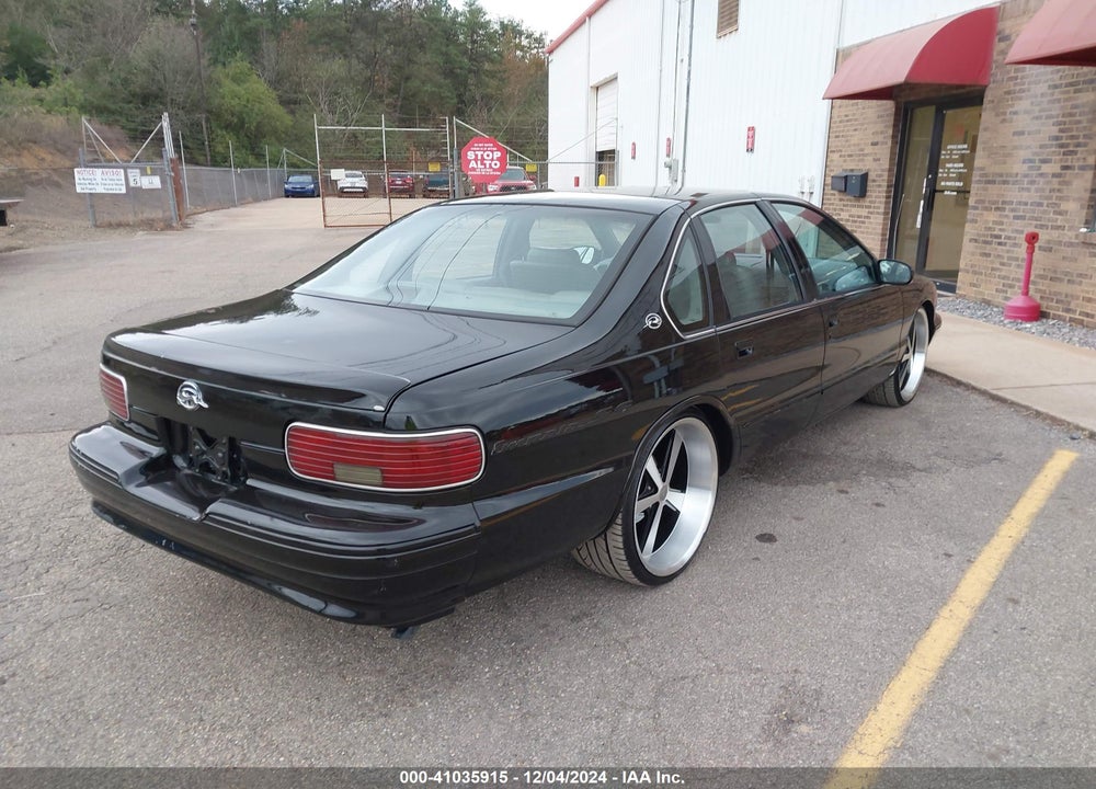 1996 CHEVROLET CAPRICE / IMPALA CLASSIC SS VIN: 1G1BL52P0TR183044