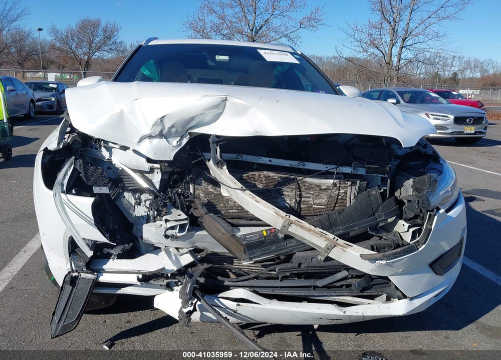 2019 VOLVO XC60 T6 MOMENTUM VIN: LYVA22RK4KB215014