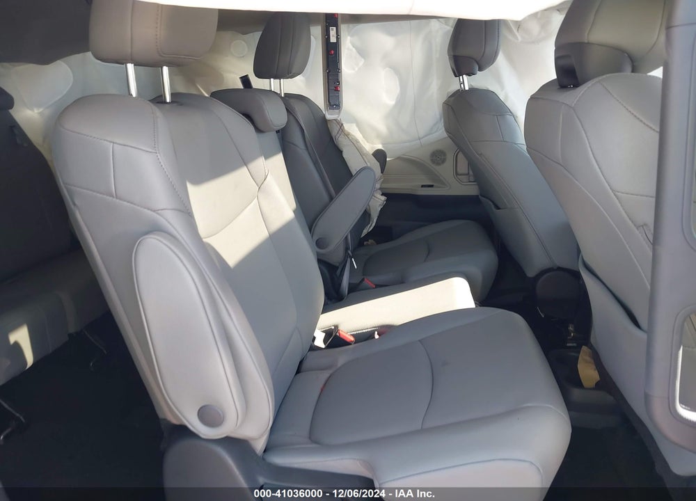 2024 TOYOTA SIENNA XLE VIN: 5TDYRKECXRS189502
