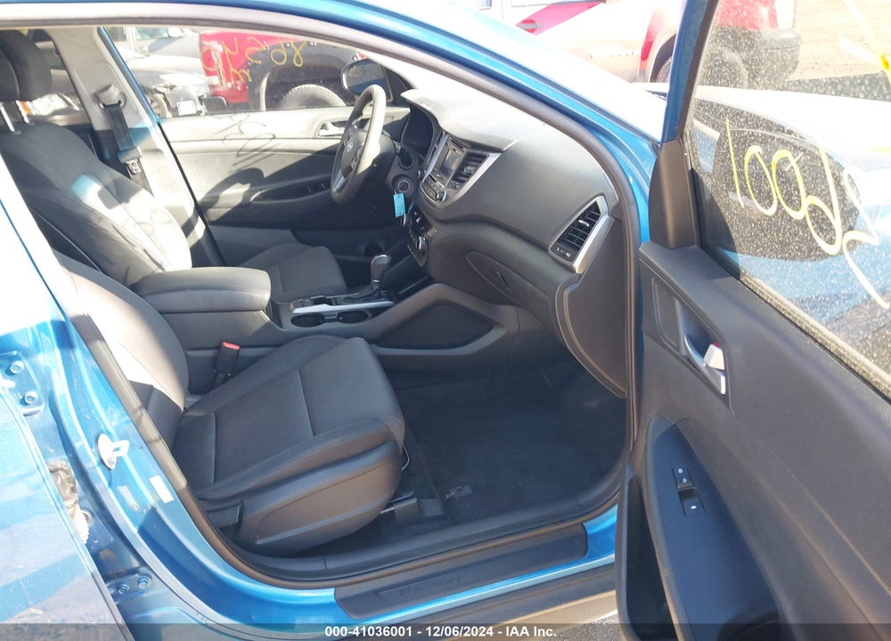 2017 HYUNDAI TUCSON SE VIN: KM8J23A48HU390976