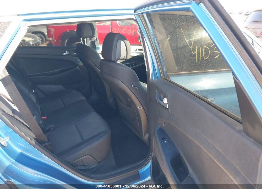 2017 HYUNDAI TUCSON SE VIN: KM8J23A48HU390976