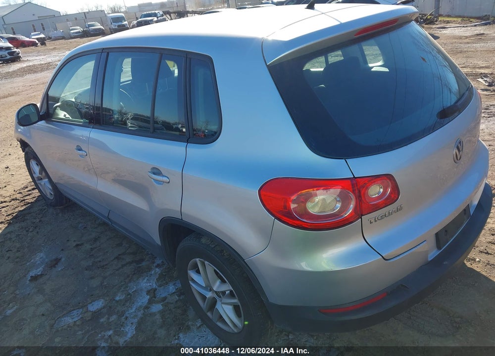 2011 VOLKSWAGEN TIGUAN S VIN: WVGBV7AX5BW547274
