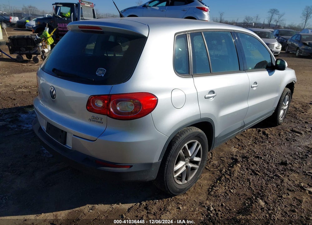 2011 VOLKSWAGEN TIGUAN S VIN: WVGBV7AX5BW547274