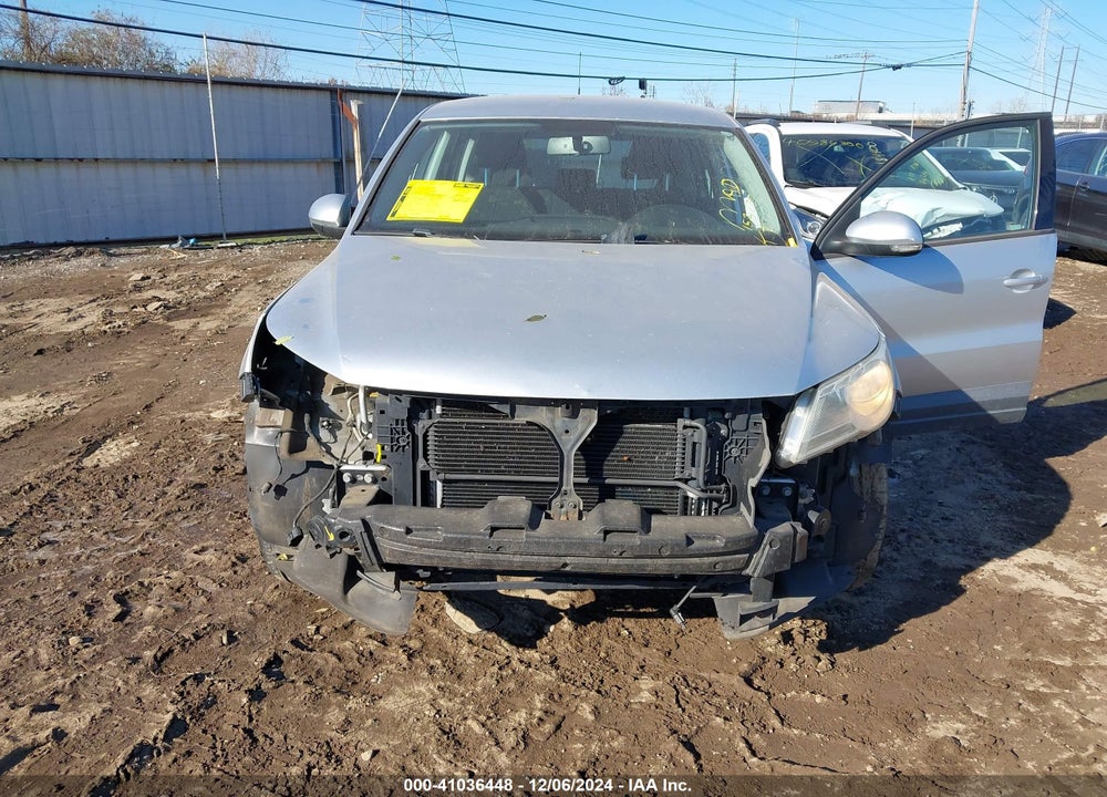 2011 VOLKSWAGEN TIGUAN S VIN: WVGBV7AX5BW547274