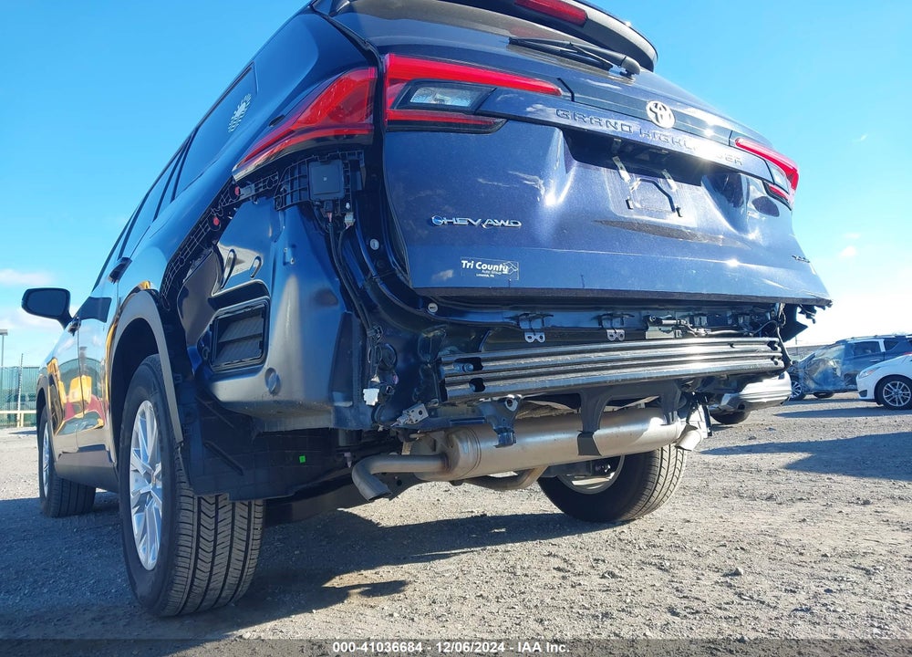 2024 TOYOTA GRAND HIGHLANDER HYBRID XLE VIN: 5TDACAB56RS008673