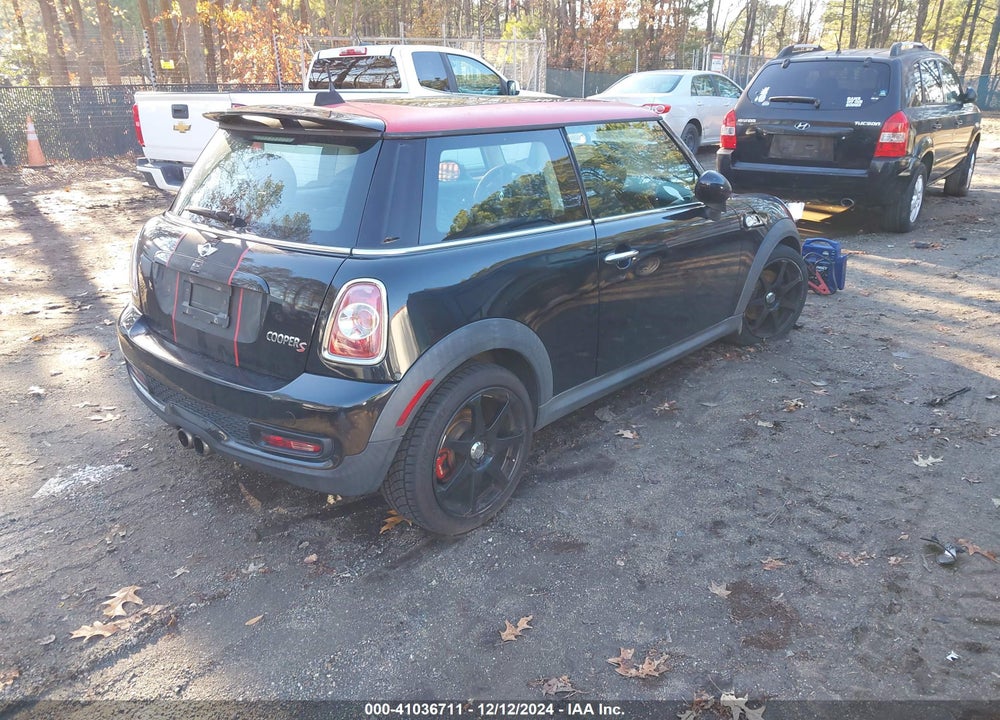 2011 MINI COOPER S VIN: WMWSV3C53BTY14967