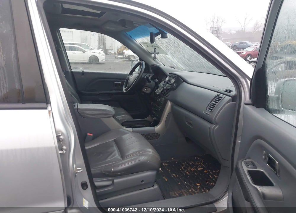 2005 HONDA PILOT EX-L VIN: 5FNYF18605B030317