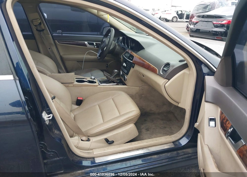 2014 MERCEDES-BENZ C 250 LUXURY/SPORT VIN: WDDGF4HB7ER306597