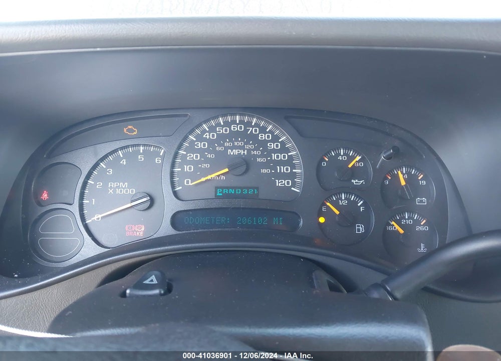 2005 CHEVROLET TAHOE LS VIN: 1GNEC13T35J208407