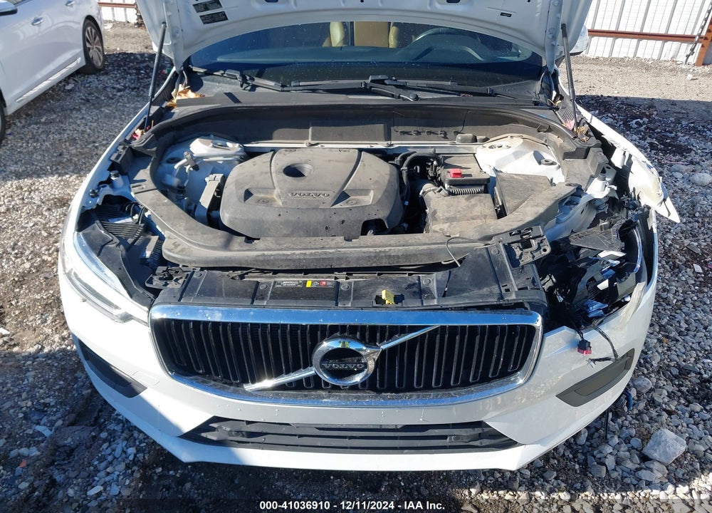 2018 VOLVO XC60 T5 MOMENTUM VIN: LYV102RK6JB106557