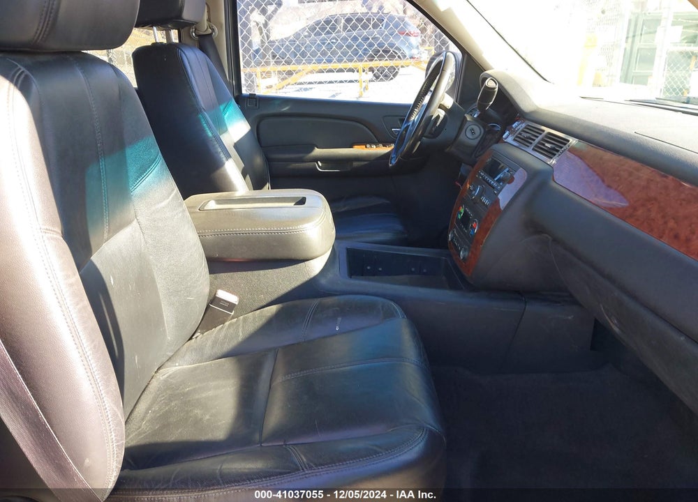 2008 CHEVROLET SUBURBAN 1500 LT VIN: 1GNFK16388J228854