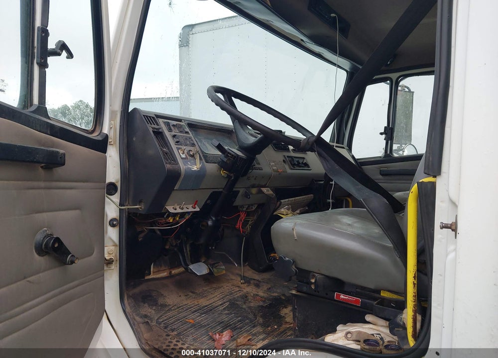 2004 FREIGHTLINER FL80 FL80 VIN: 1FVHBXDC24DN04028