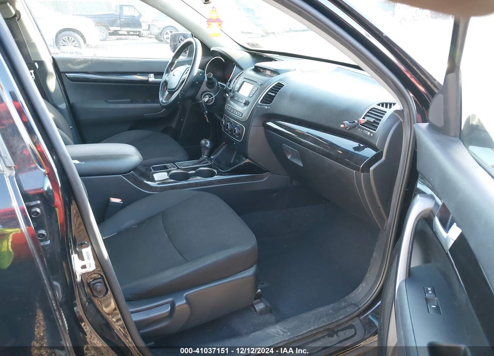 2015 KIA SORENTO LX V6 VIN: 5XYKTDA78FG601680