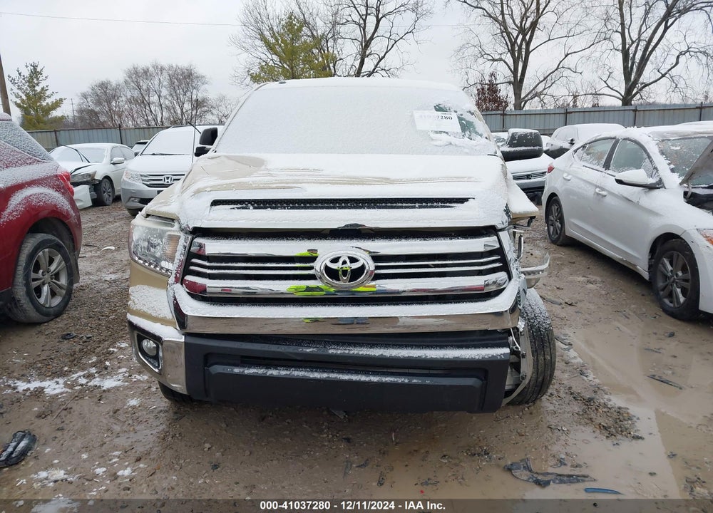 2017 TOYOTA TUNDRA SR5 5.7L V8 VIN: 5TFUW5F16HX625549