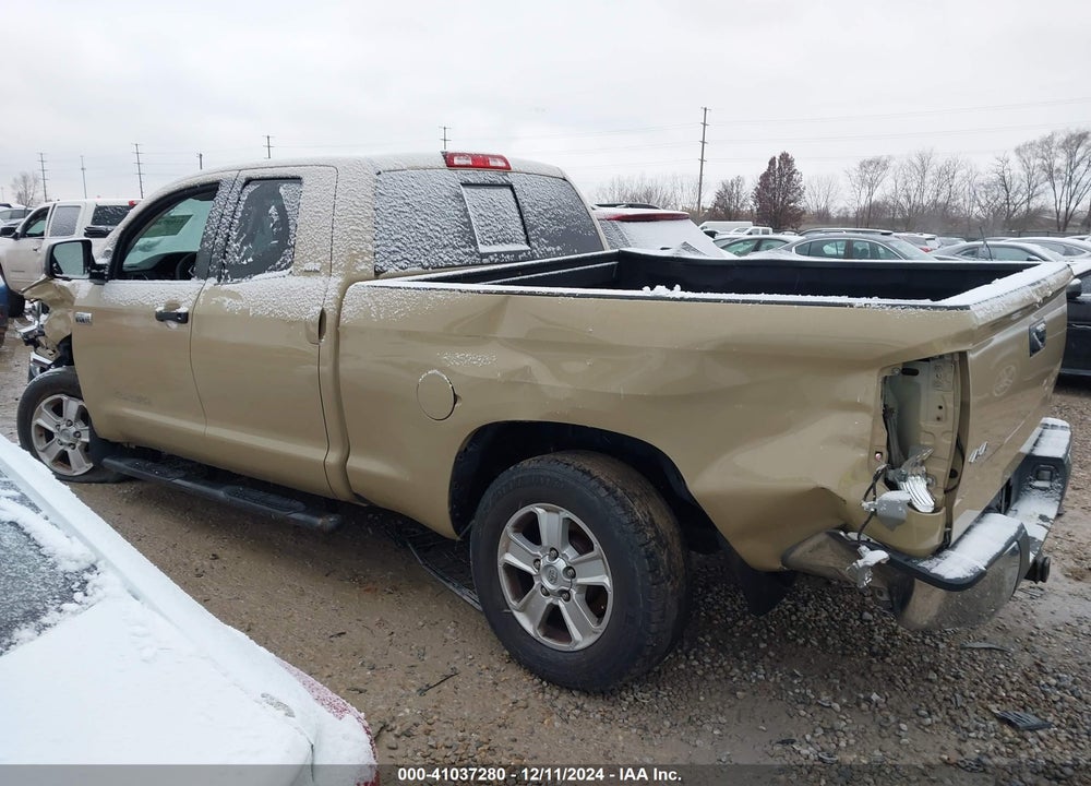 2017 TOYOTA TUNDRA SR5 5.7L V8 VIN: 5TFUW5F16HX625549