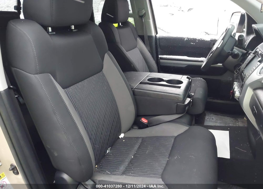 2017 TOYOTA TUNDRA SR5 5.7L V8 VIN: 5TFUW5F16HX625549