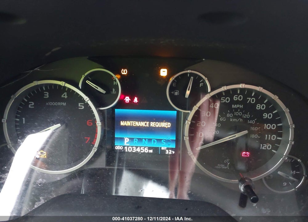 2017 TOYOTA TUNDRA SR5 5.7L V8 VIN: 5TFUW5F16HX625549