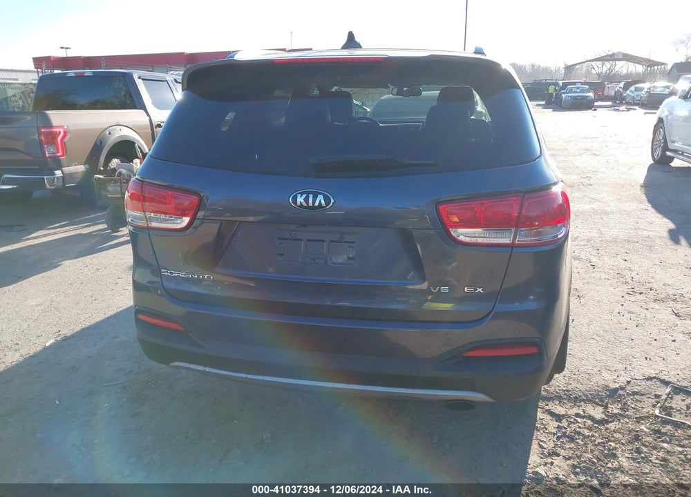 2016 KIA SORENTO 3.3L EX VIN: 5XYPHDA58GG016623
