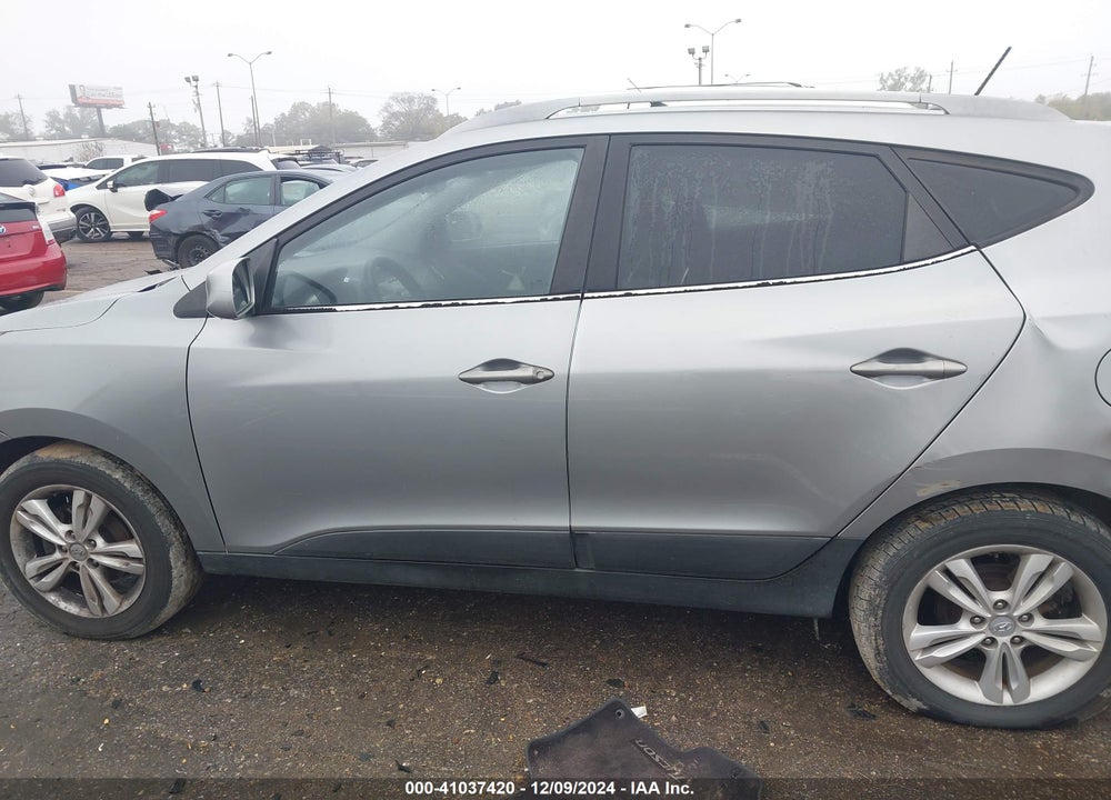 2010 HYUNDAI TUCSON GLS VIN: KM8JU3AC8AU096291