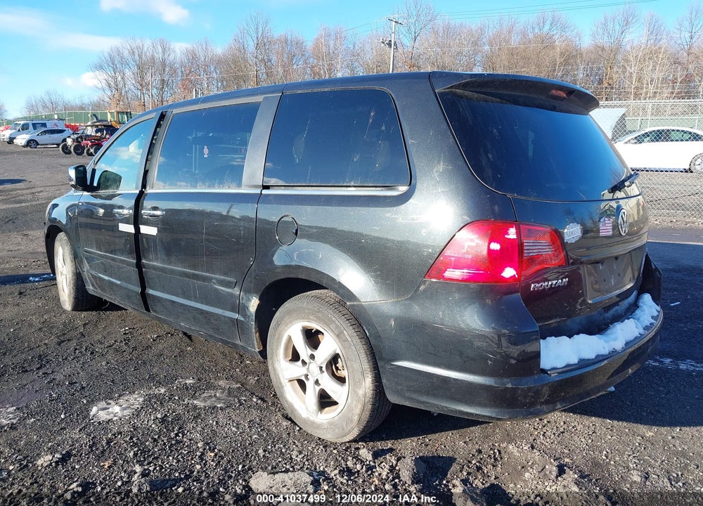 2011 VOLKSWAGEN ROUTAN SEL PREMIUM VIN: 2V4RW6DG3BR645790
