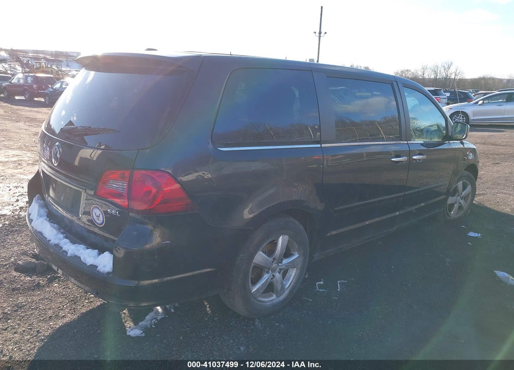 2011 VOLKSWAGEN ROUTAN SEL PREMIUM VIN: 2V4RW6DG3BR645790