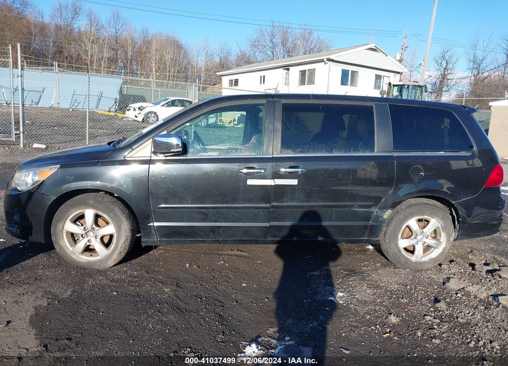 2011 VOLKSWAGEN ROUTAN SEL PREMIUM VIN: 2V4RW6DG3BR645790