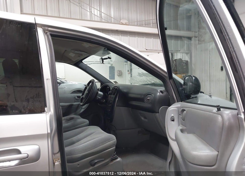 2005 DODGE CARAVAN SXT VIN: 1D4GP45R85B130096