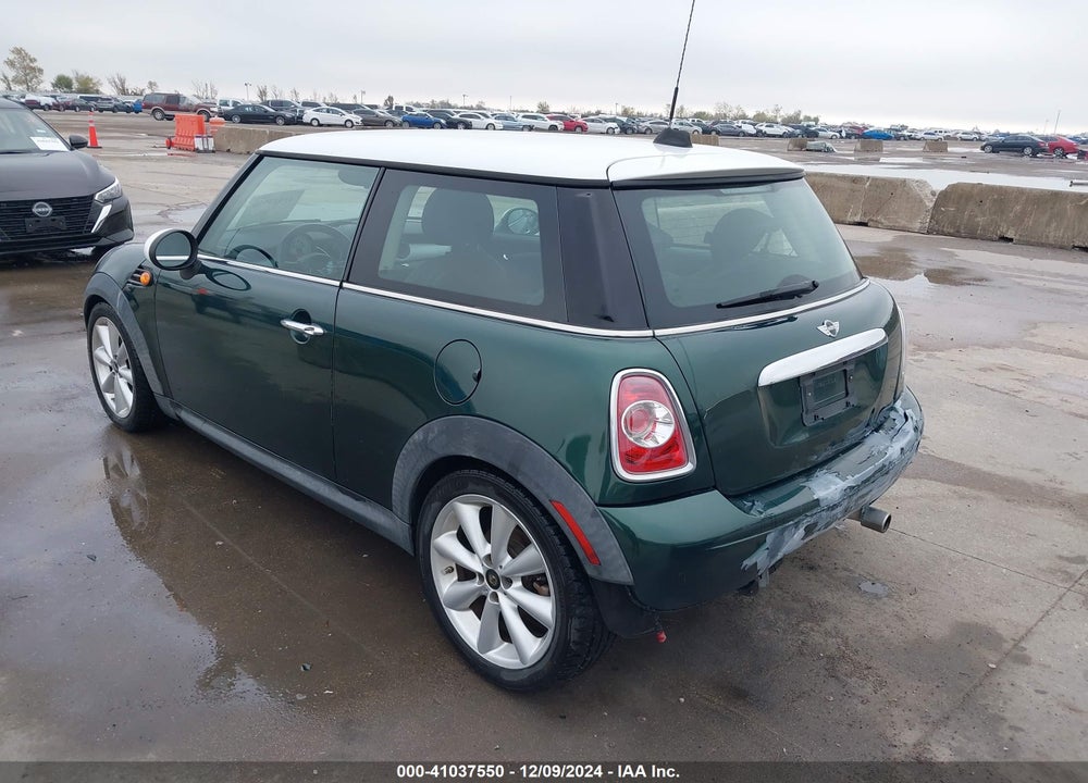 2012 MINI COOPER VIN: WMWSU3C58CT261625