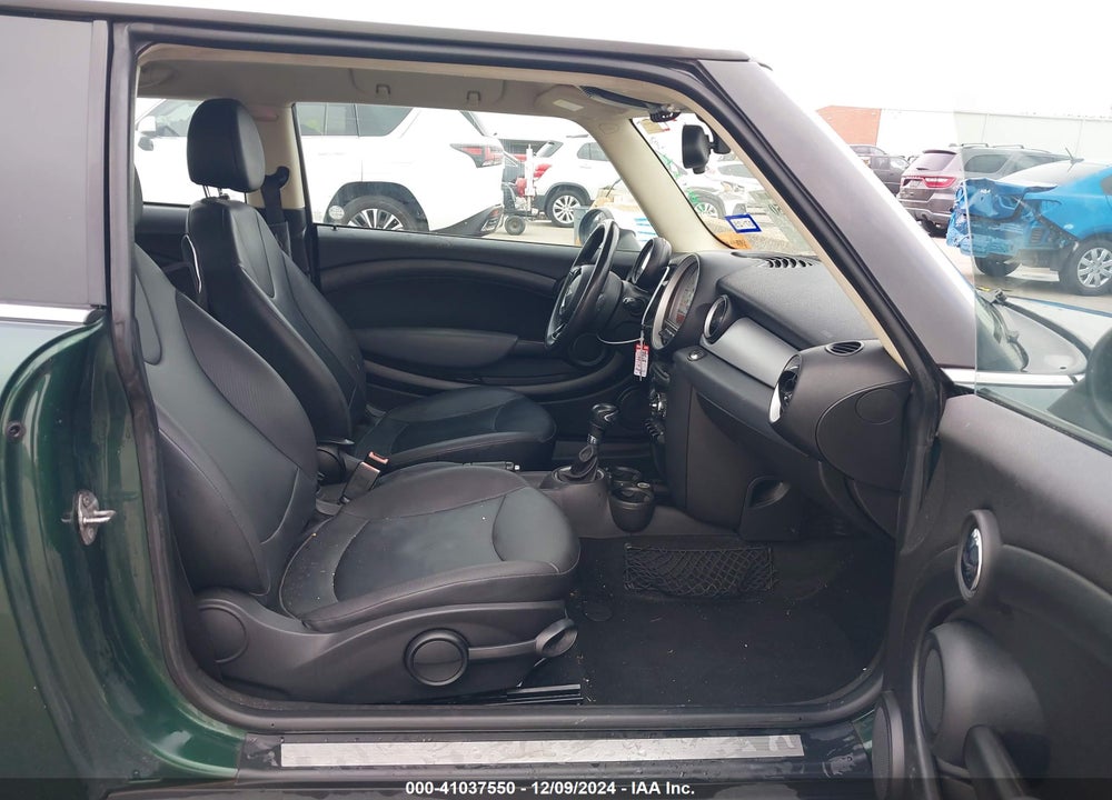 2012 MINI COOPER VIN: WMWSU3C58CT261625
