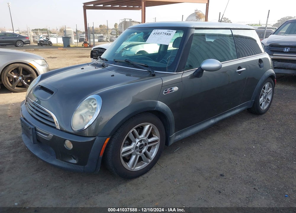 2006 MINI COOPER S VIN: WMWRE33516TJ35686
