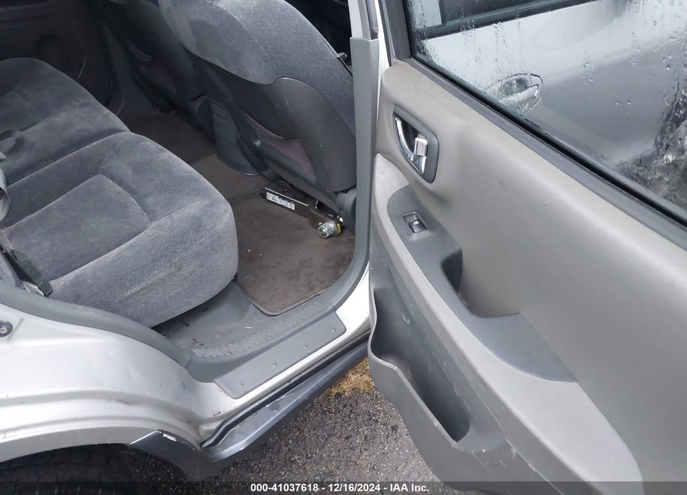 2004 HYUNDAI SANTA FE GLS VIN: KM8SC73D14U845618