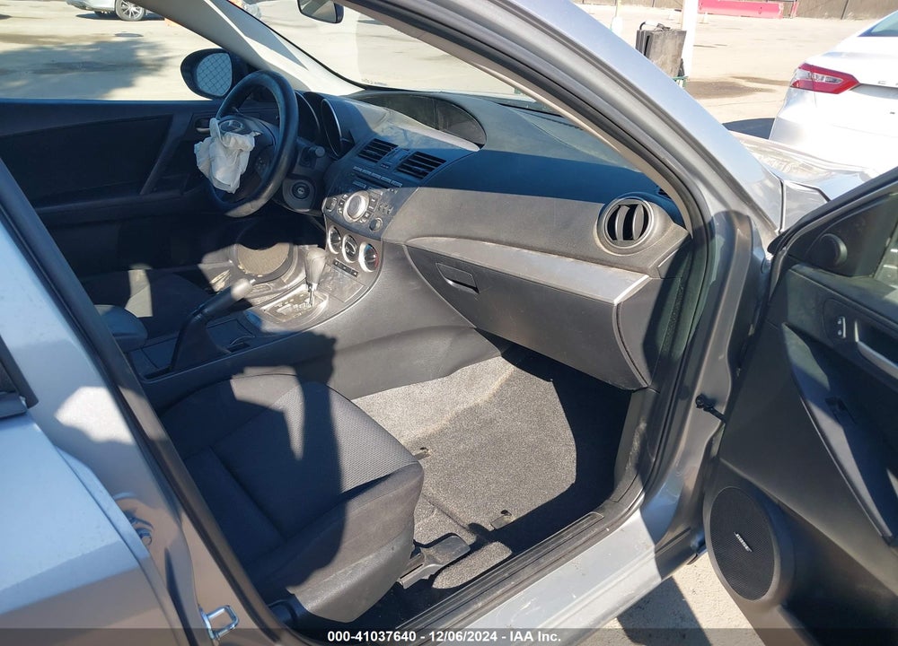 2011 MAZDA 3 I TOURING VIN: JM1BL1VG1B1498198