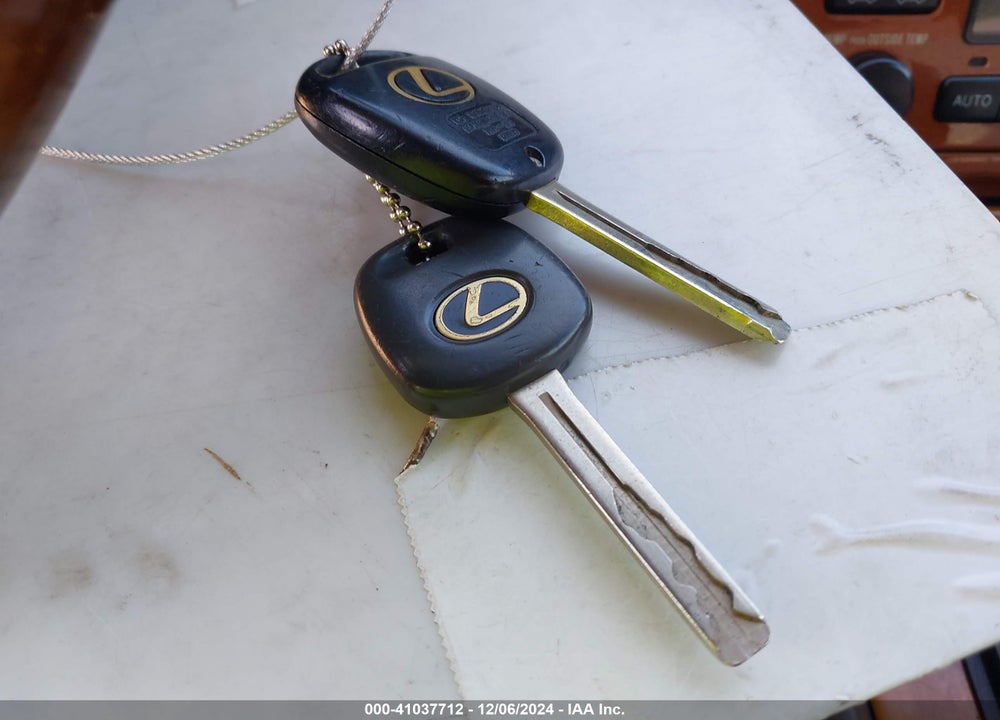 2000 LEXUS ES 300 VIN: JT8BF28G2Y5097252