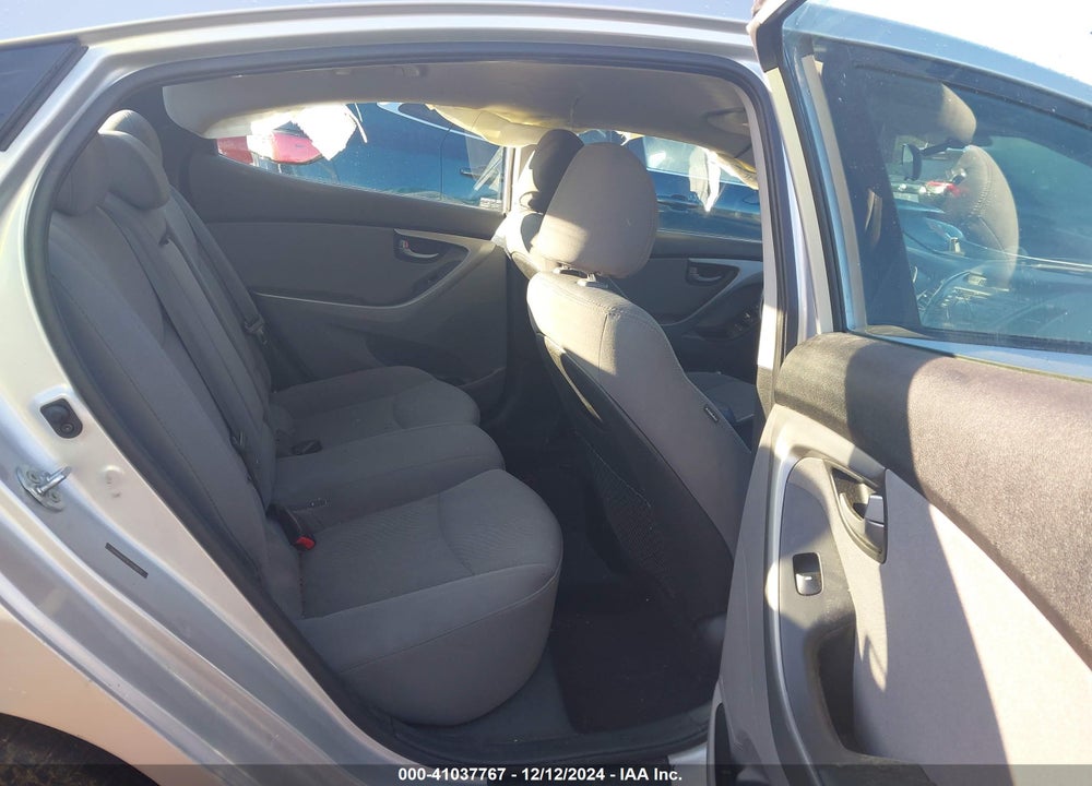 2015 HYUNDAI ELANTRA SE VIN: 5NPDH4AE8FH598619