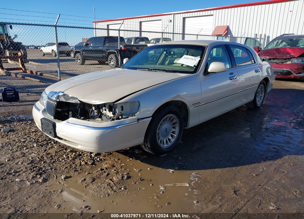 2001 LINCOLN TOWN CAR CARTIER VIN: 1LNHM83WX1Y720071