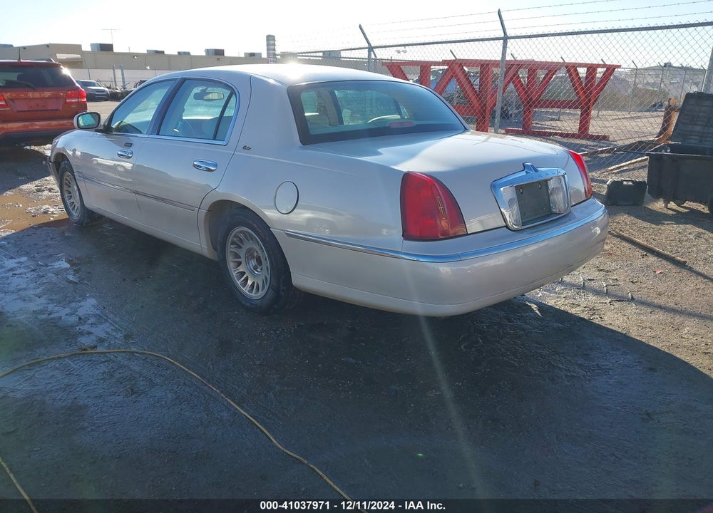 2001 LINCOLN TOWN CAR CARTIER VIN: 1LNHM83WX1Y720071