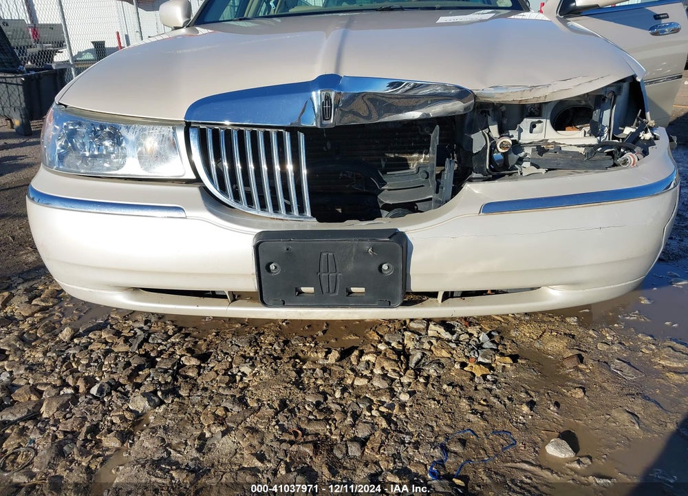 2001 LINCOLN TOWN CAR CARTIER VIN: 1LNHM83WX1Y720071