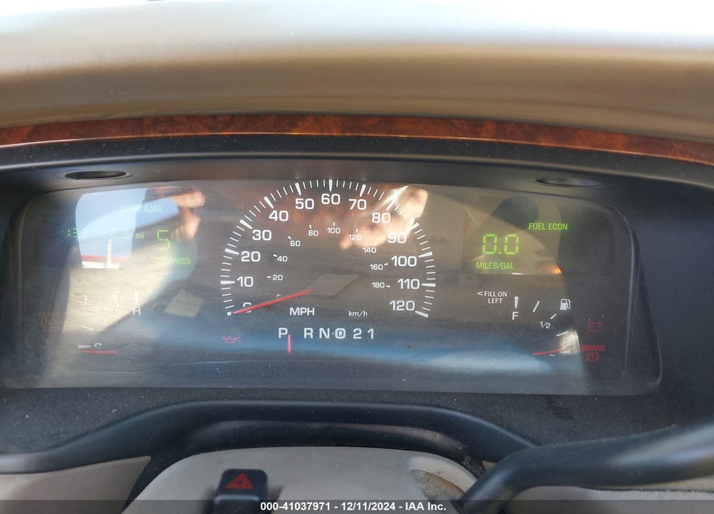 2001 LINCOLN TOWN CAR CARTIER VIN: 1LNHM83WX1Y720071