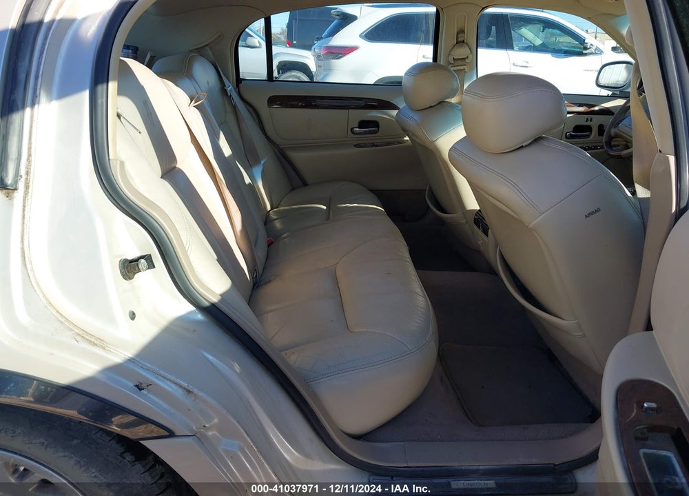 2001 LINCOLN TOWN CAR CARTIER VIN: 1LNHM83WX1Y720071