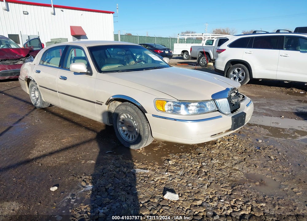 2001 LINCOLN TOWN CAR CARTIER VIN: 1LNHM83WX1Y720071