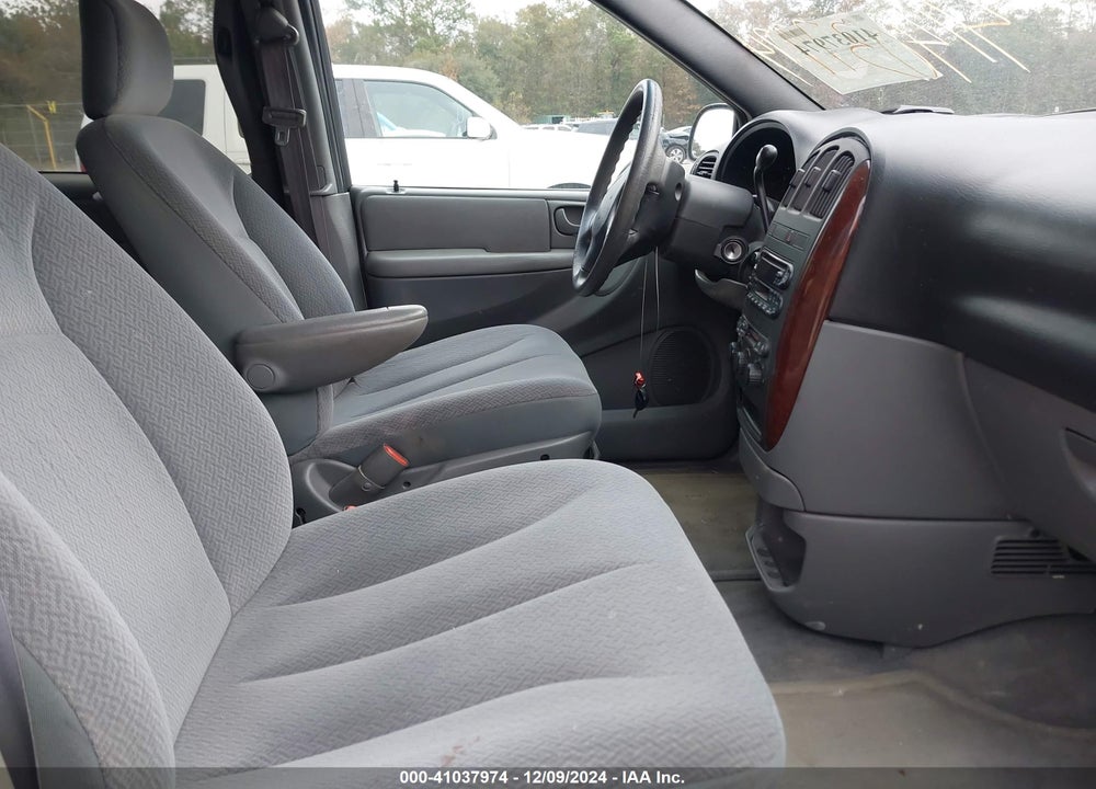 2004 CHRYSLER TOWN & COUNTRY LX VIN: 2C4GP44R04R528773