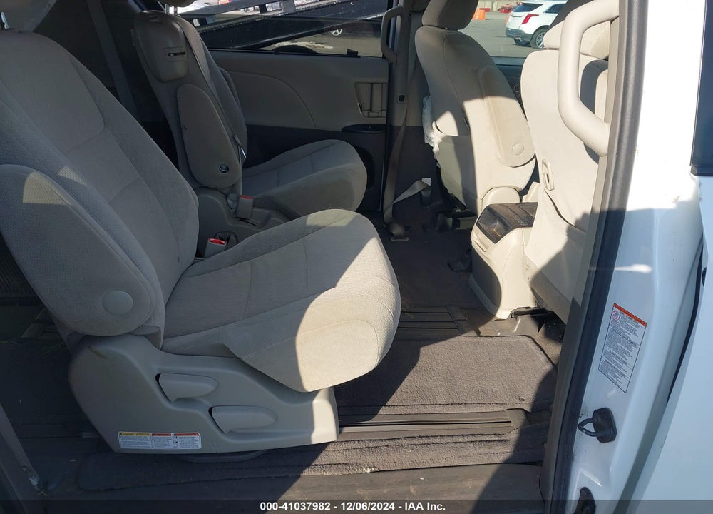 2015 TOYOTA SIENNA LE 8 PASSENGER VIN: 5TDKK3DC8FS633716